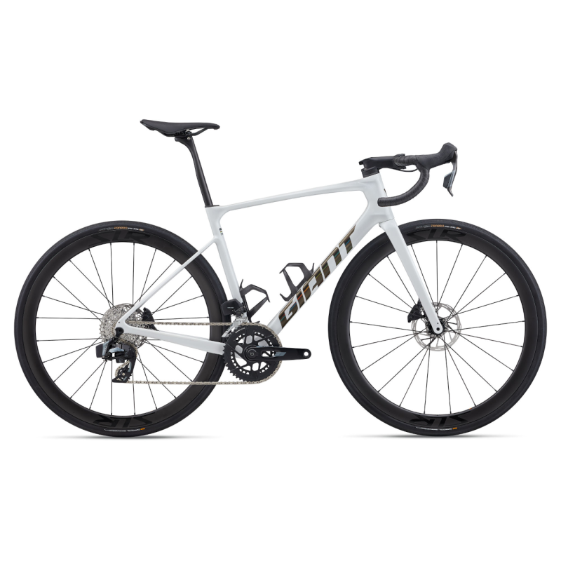 GIANT Defy Advanced Pro 1 (2026) Maantiepyörä, valkoinen
